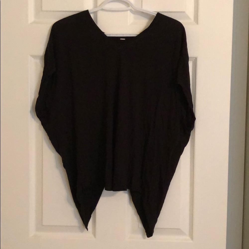 Lululemon shirt with open back slit